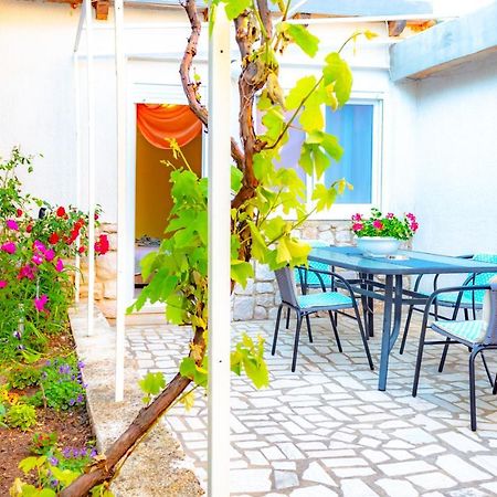 Vacation Home Grill & Chill With 350M2 Garden With Bbq Novi Vinodolski Εξωτερικό φωτογραφία